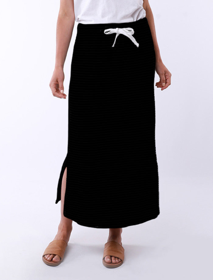 Black Travel Skirt
