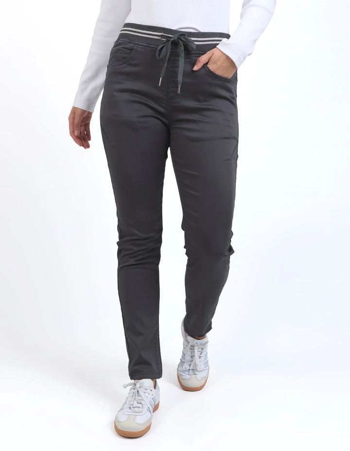 Sylvia Jogger Charcoal