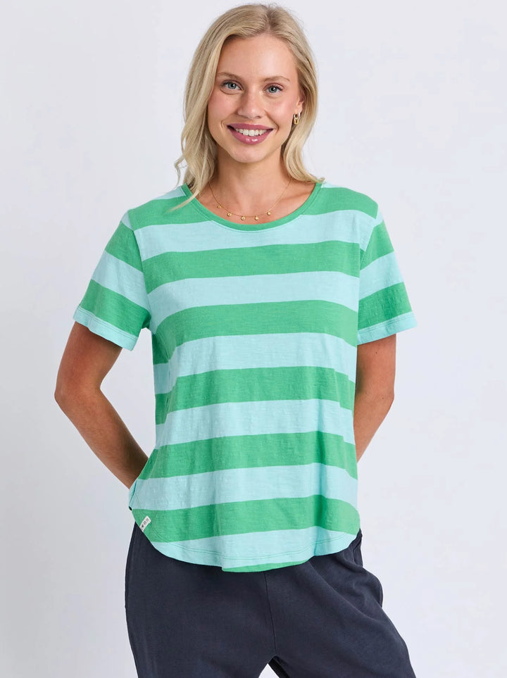 ELM SPRITZ STRIPE TEE GREEN BRIAR/TBLUE