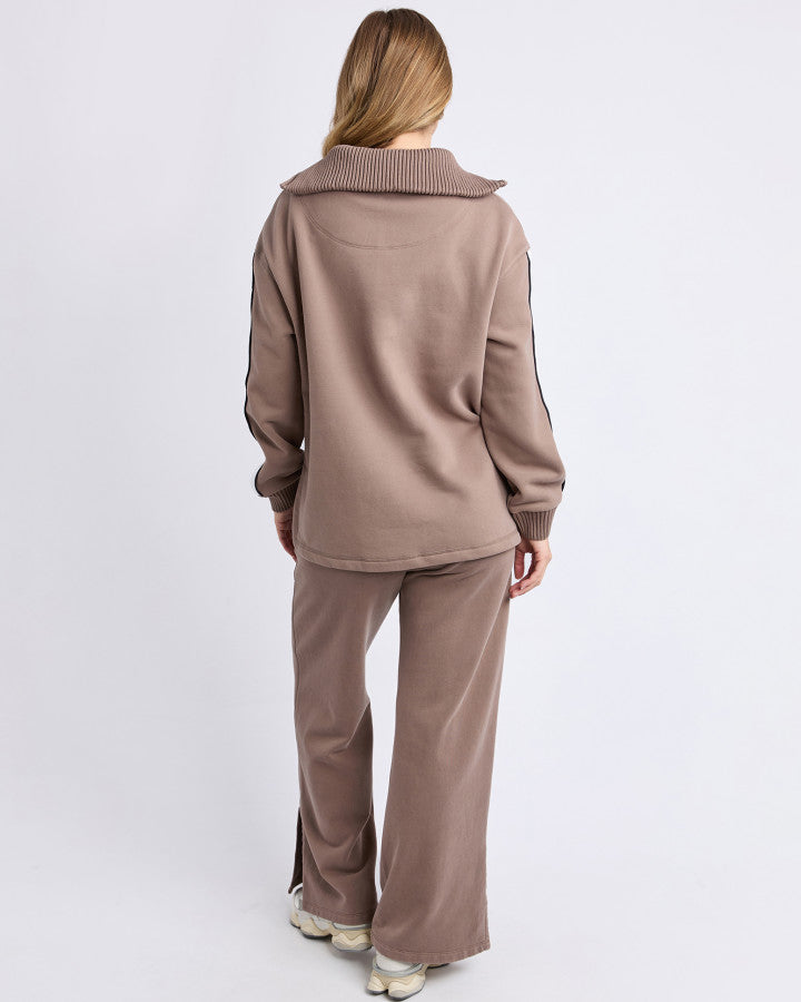 KNIT COLLAR CREW - Brown