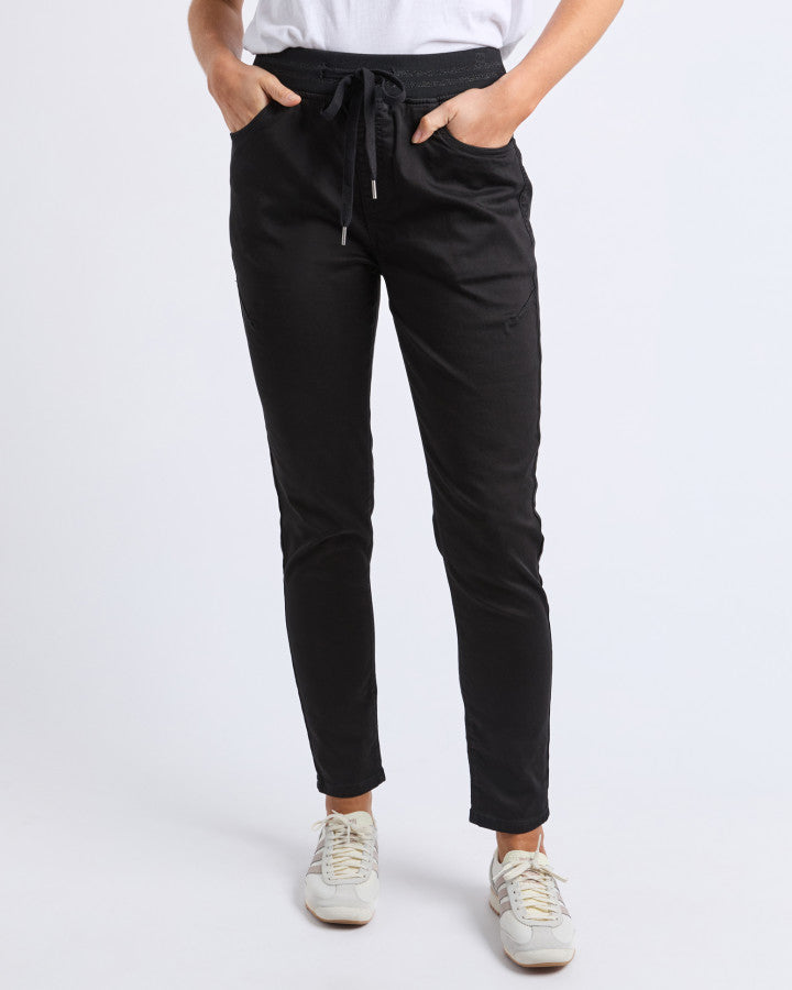 Sylvia Jogger Black