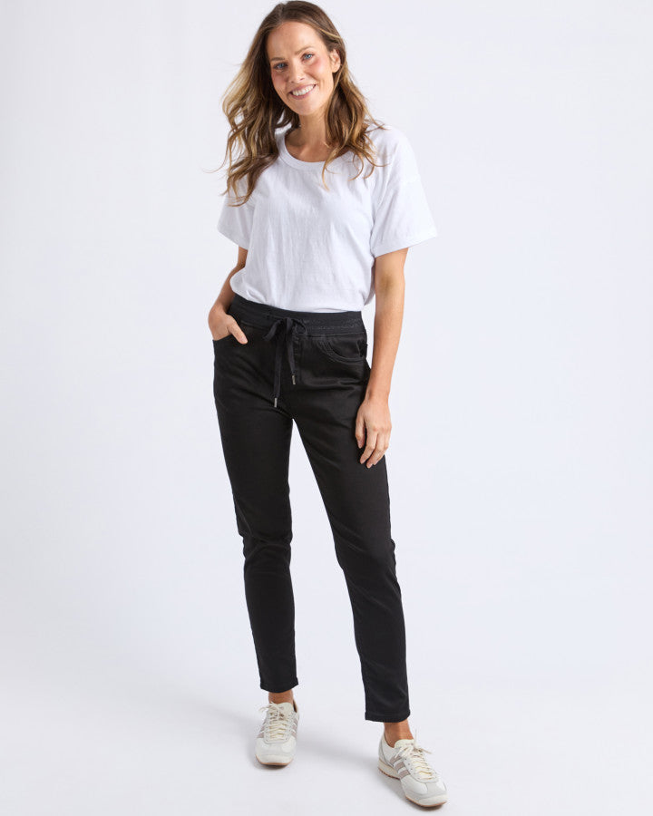 Sylvia Jogger Black