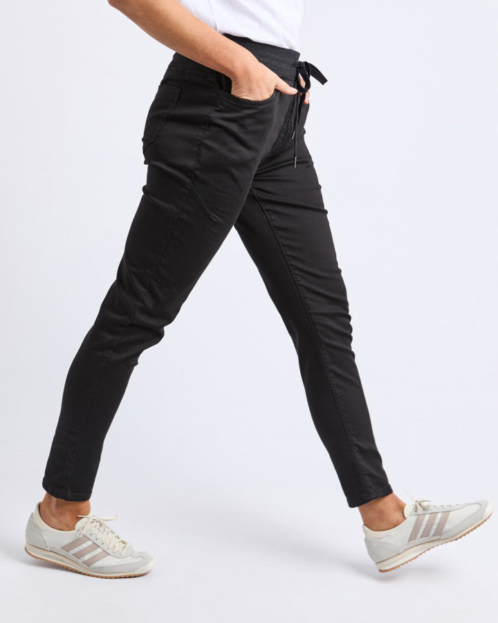 Sylvia Jogger Black